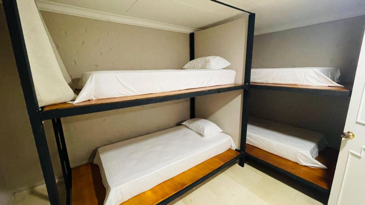 Capitel Hostel Pensión